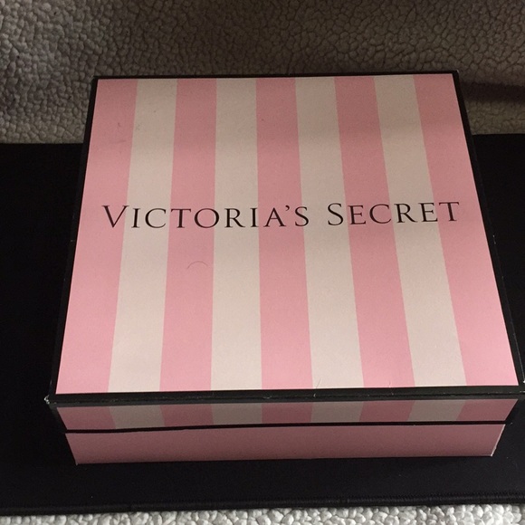 Victoria’s Secret mist & lotion gift set - Picture 3 of 5
